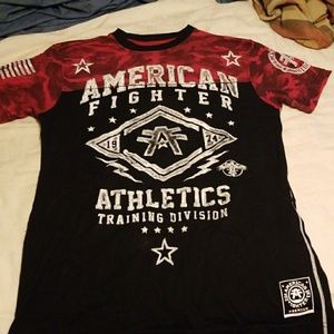 EUC American Fighter tee size small